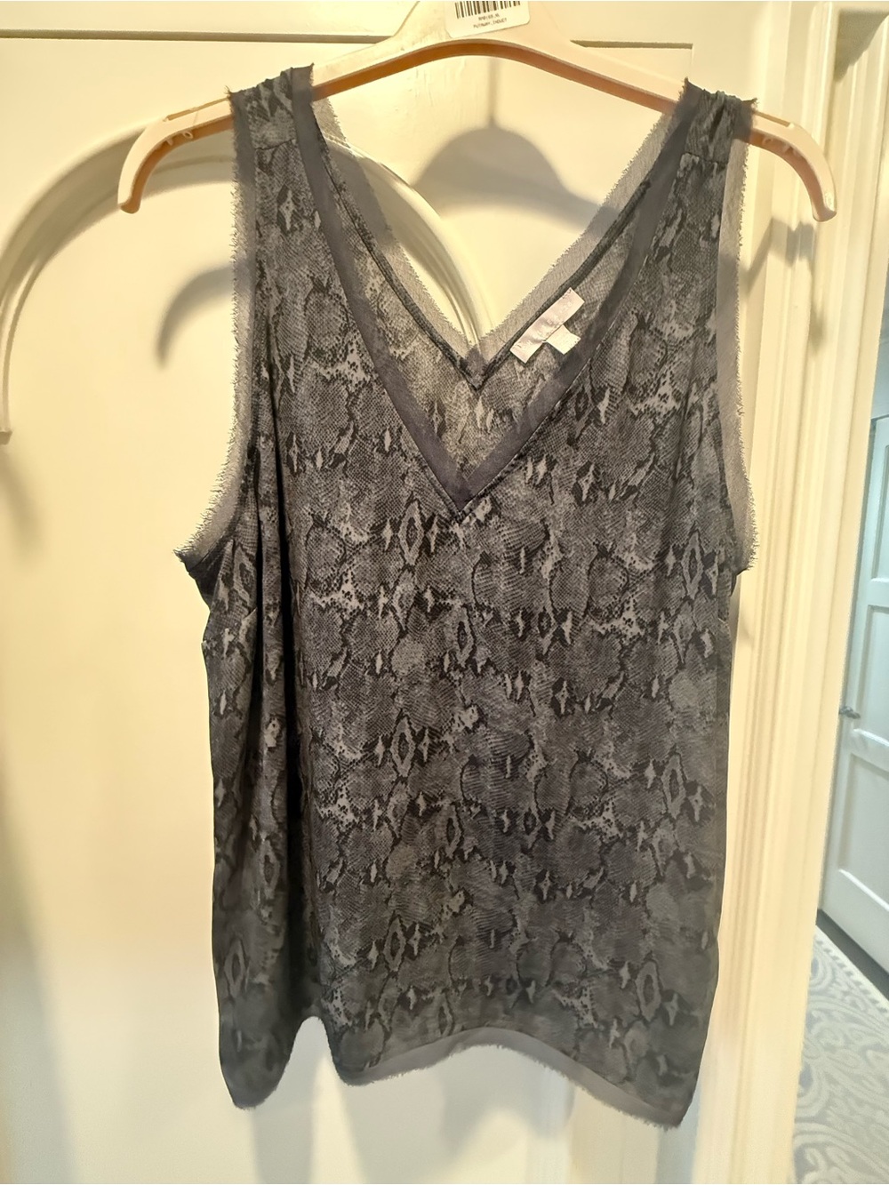 Chelsea28 Gray Snake-Print V-Neck Tank - size XL